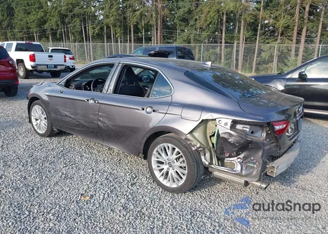 2020 Toyota Camry Xle Hybrid z USA, uszkodzony, nr VIN 4T1F31AK7LU529946